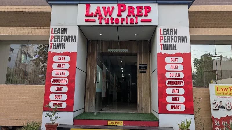 Law Prep Tutorial Delhi NCR — students in a structured CLAT coaching session